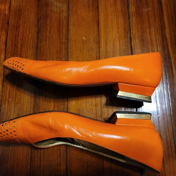 Vintage Bruno Magli Orange Low Heel Loafers with Gold Heels Sz EU 37.5/ 7 Wome - Picture 5 of 14